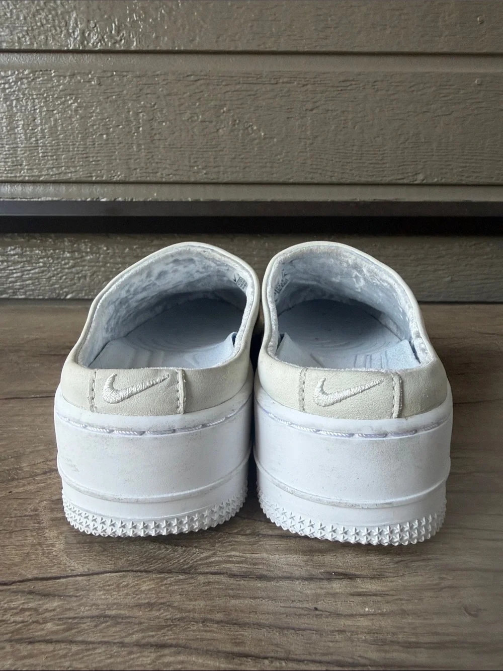 Nike air max Women’s Slip-On Platform Mules size 9.5